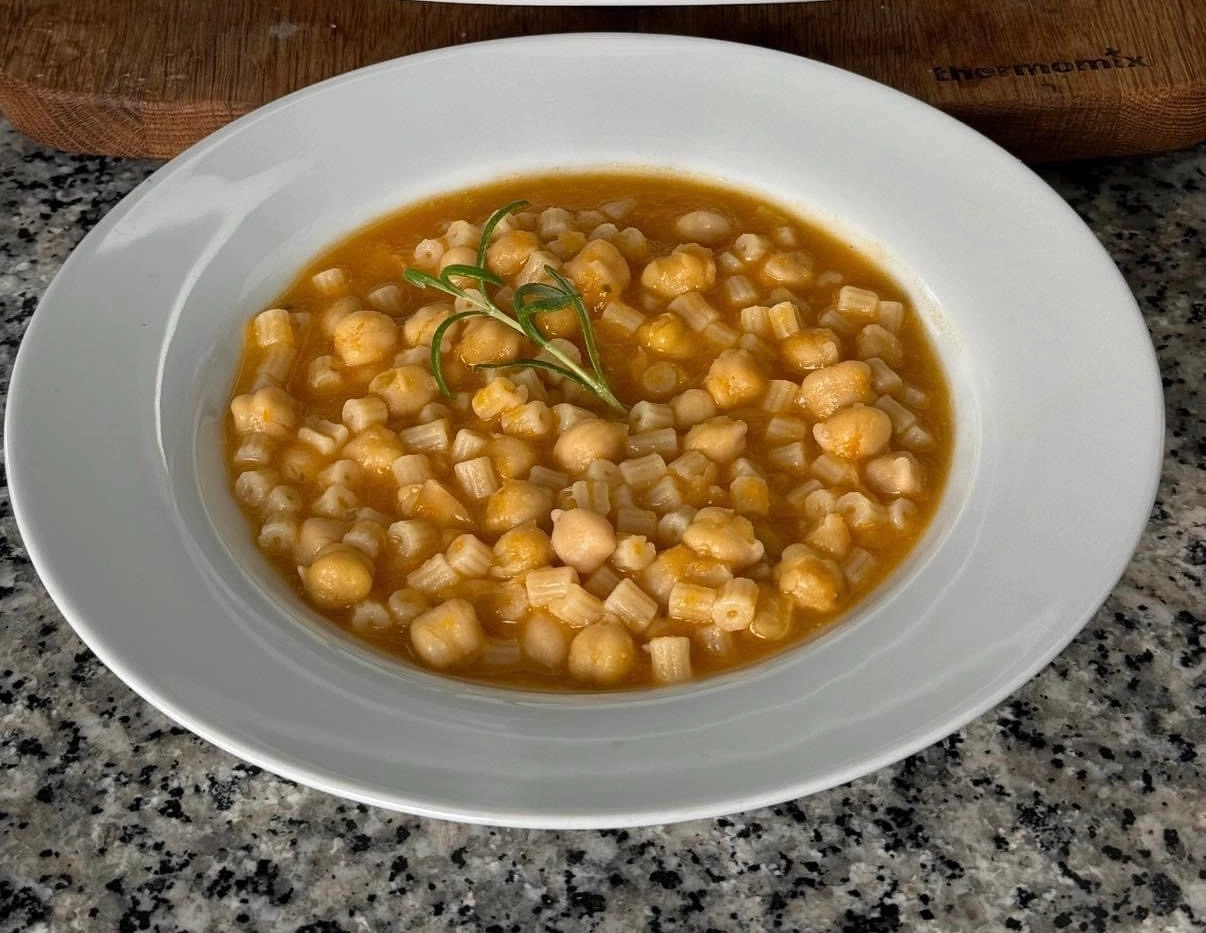 Pasta con garbanzos en Thermomix (receta italiana)